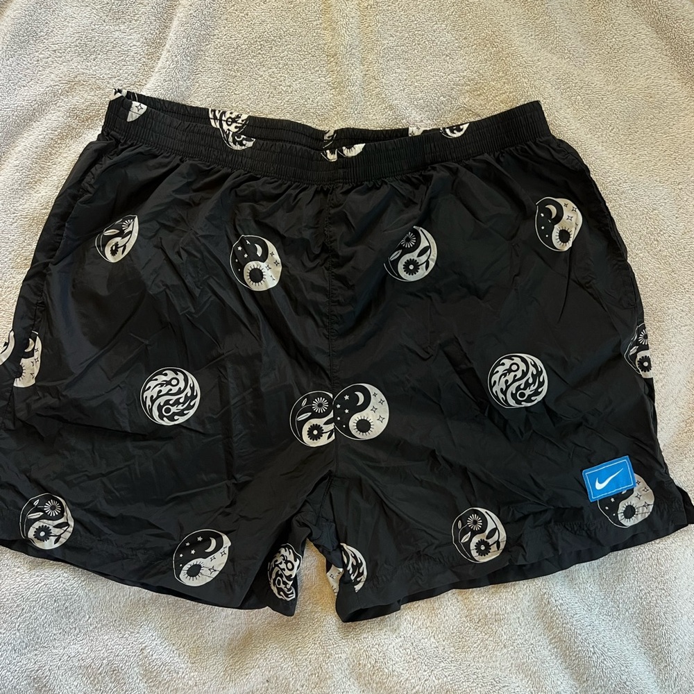 Nike Ying Yang Shorts Pattern Size Large - image 2